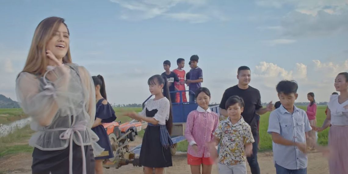 ឡើងពិរោះគ្រាន់តែចូលថ្ងៃកាន់បិណ្ឌ២ តារាចម្រៀងស្រីលំដាប់កំពូលយើងបញ្ចេញបទថ្មីធ្វើឱ្យអ្នកគាំទ្រពេញចិត្តស្តូកតែម្តង