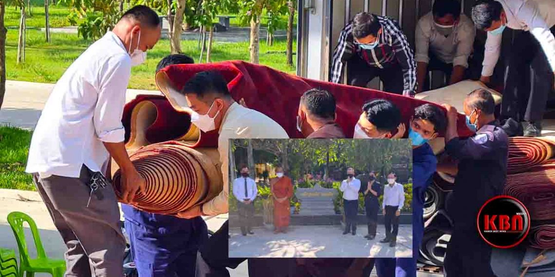 ជាទឹកប្រទ័យដ៏ល្អក្នុងការធ្វើបុណ្យ! “សូហ្វីតែល” ប្រគេនកម្រាលព្រុំយ៉ាងច្រើនជូនវត្ត “គល់ទទឹង”