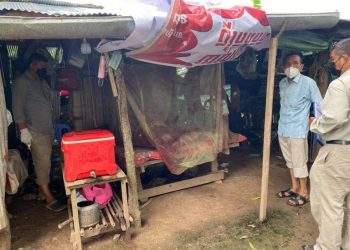 សាហាវព្រៃផ្សៃណាស់! ស្រ្តីម្នាក់យកពូថៅកាប់ប្តីខ្លួនស្លាប់ក្នុងថ្លុកឈាមយ៉ាងអាណោចអាធម៌