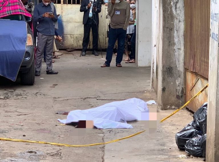 ឃាតករពីរនាក់ដែលបើកកង់បីបុកពីក្រោយហើយយកដុំថ្មវាយឱ្យស្លាប់ក្នុងថ្លុកឈាមយ៉ាងព្រៃផ្សៃនោះ ត្រូវតុលាការសម្រេចទោសហើយ