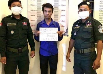 បុរសល្មោមកាមទ្រាំំមិនបានក៏លបឡើងលើផ្ទះចាប់រំលោភក្មេងស្រីអាយុ១៣ តែចុងក្រោយ