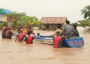 អនិច្ចាជីវិតអ្នកស្រែស្រុកភ្នំព្រឹកខេត្តបាត់ដំបង ពេលនេះលិចលង់អស់ហើយ! អគុណដល់បងៗកងកម្លាំងចុះជួយសង្គ្រោះទាន់ពេលវេលា