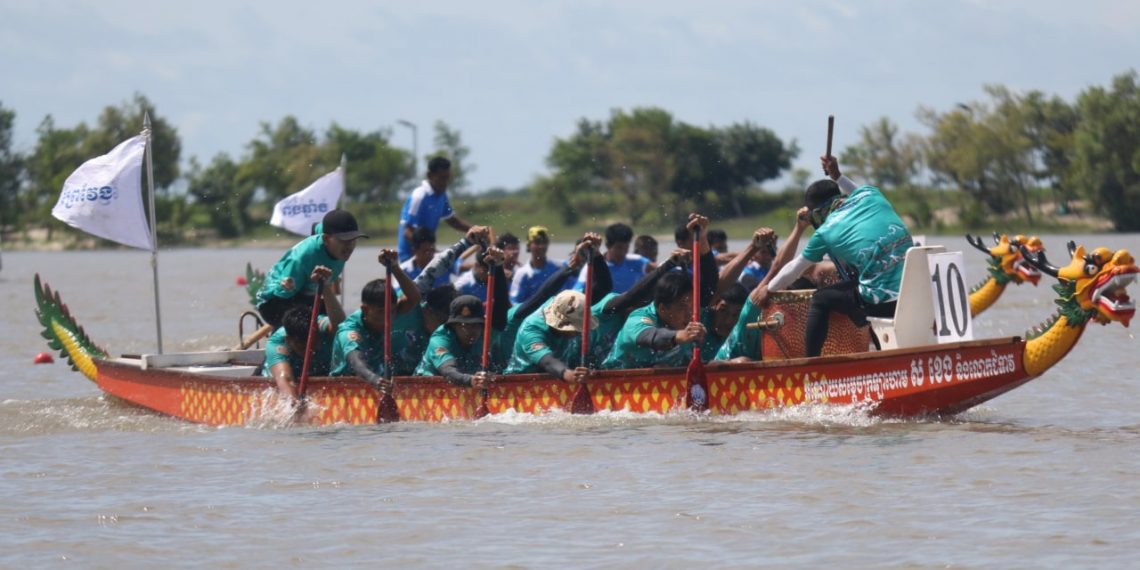 ឯកឧត្តម ម៉ៅ ធនិន វាយតម្លៃខ្ពស់លើសមត្ថភាពអត្តពលិកក្នុងការប្រកួតជើងឯក ប្រណាំងទូកឆ្នាំ២០២២