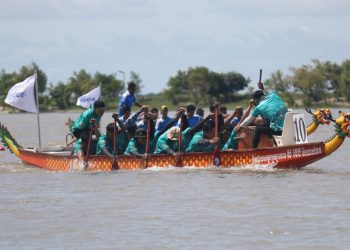 ឯកឧត្តម ម៉ៅ ធនិន វាយតម្លៃខ្ពស់លើសមត្ថភាពអត្តពលិកក្នុងការប្រកួតជើងឯក ប្រណាំងទូកឆ្នាំ២០២២