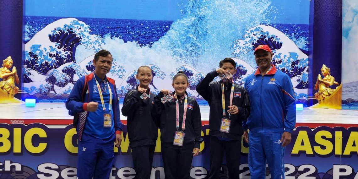 ឯកឧត្តមថោង ខុន អបអរសាទរក្រុមអត្តពលិកកាយសម្ព័ន្ធកម្ពុជា ដណ្តើមបានមេដាយ ជើងឯកអាស៊ីលើកទី៧