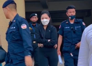 នារីហាយសូរូបស្រស់ម្នាក់ ត្រូវសមត្ថកិច្ចចាប់ខ្លួនបញ្ជូនឡើងតុលាការ ក្រោយចេញសែកស្អុយតម្លៃជិត៦ម៉ឺនដុល្លារទៅម្ចាស់បំណុល