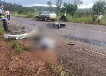 មនុស្សពីរនាក់ស្លាប់និងម្នាក់រងរបួសធ្ងន់ខ្វះការប្រុងប្រយ័ត្នវ៉ាររថយន្តហើយជ្រុលបុកជាមួយរថយន្តទៀត