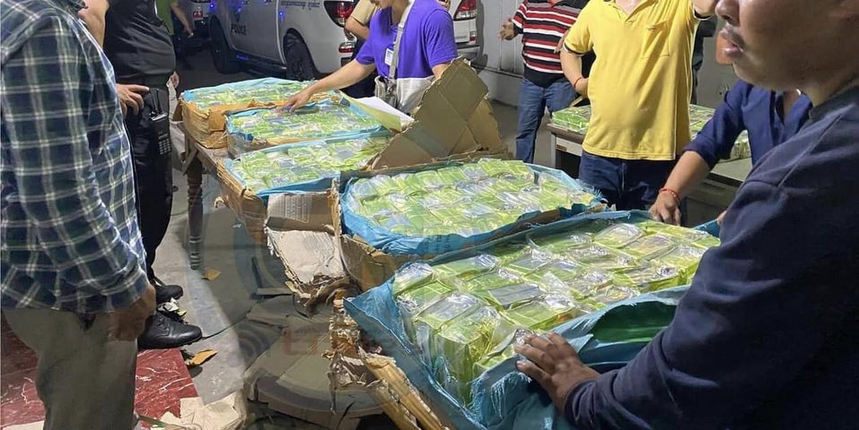 ច្រើនដល់ម្លឹងលោកព្រះ ! រថយន្តពាក់ស្លាកលេខខេមរភូមិន្ទដឹកគ្រឿងញៀន២០០គីឡូបំណងឆ្លងខេត្ត