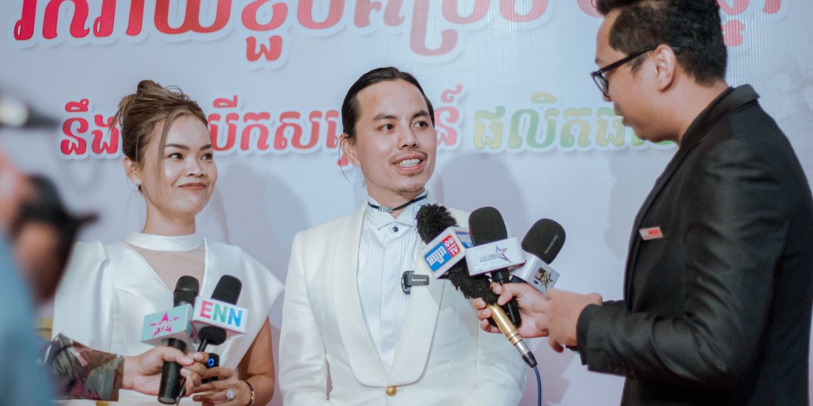 Ah Na Paris Salon ឈរជើងរយៈពេល៥ឆ្នាំនៅកម្ពុជា ទម្លាយរឿងរ៉ាវជីវិតពិតរបស់ខ្លួននិងប្រកាសភាពជោគជ័យ