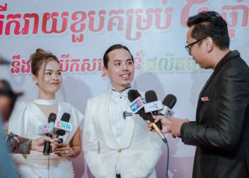 Ah Na Paris Salon ឈរជើងរយៈពេល៥ឆ្នាំនៅកម្ពុជា ទម្លាយរឿងរ៉ាវជីវិតពិតរបស់ខ្លួននិងប្រកាសភាពជោគជ័យ