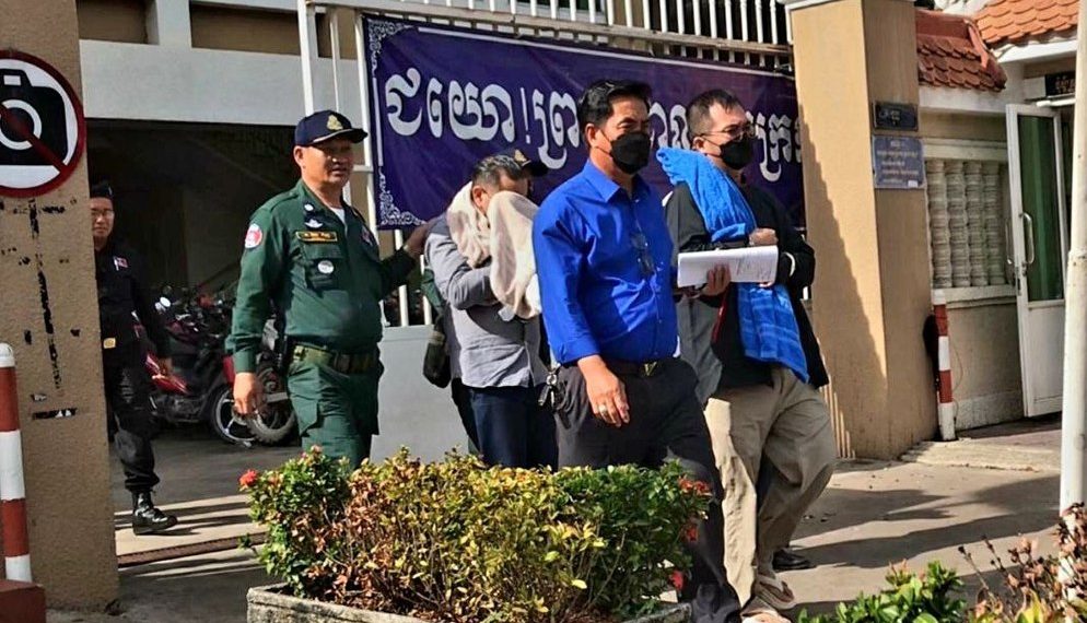 ពិតជាហ៊ានណាស់យកដីរដ្ឋក្នុងតំបន់ឧទ្យានជាតិបូកគោដែលគេហាមហើយមក បន្លំយកលក់ឱ្យក្រុមហ៊ុនគេក្នុងទឹកប្រាក់ជិត៧លានដុល្លារ តែចុងក្រោយជាប់ខ្នោះ