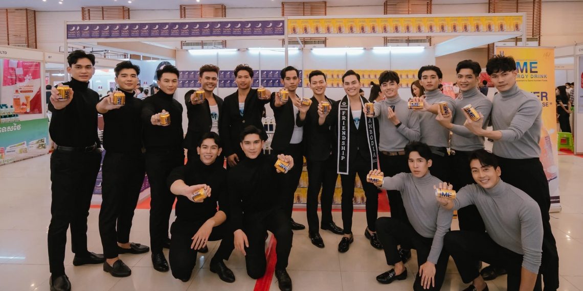 ទទួលការចាប់អារម្មណ៍ខ្លាំងពីសំណាក់ៗនារីខ្មែរយើង! លេចវត្តមាន បុរសឯកថៃនិងឡាវមកកម្ពុជាក្នុងបង្ហាញរូបសម្រស់ (ចុចមើលរូបភាពនិងព័ត៌មានលម្អិត )