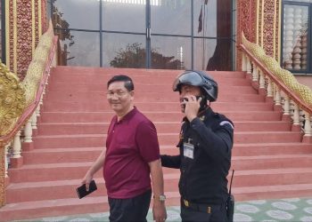 ភ្ញាក់ផ្អើលជាខ្លាំងស្រាប់តែសមត្ថកិច្ចចុះចាប់ខ្លួន អនុប្រធានគណបក្សភ្លើងទៀន ដោយអនុវត្តតាមដីកាចាប់ខ្លួនរបស់តុលាការ (ចុចអានលម្អិត)