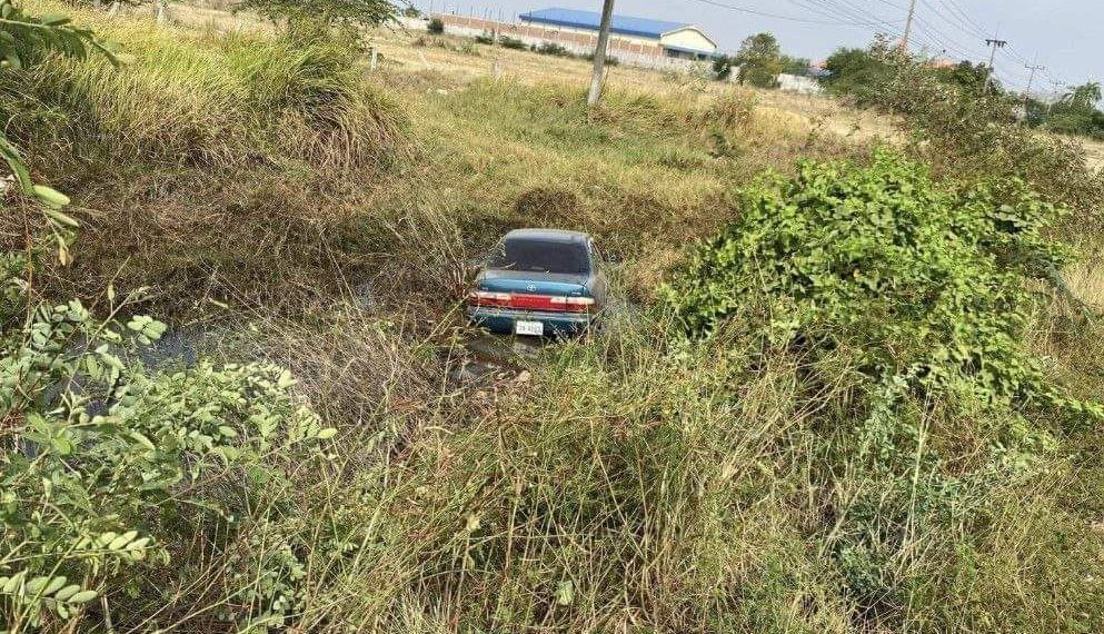 ចំថ្ងៃ១៤កុម្ភៈប្រពន្ធរកខឹងប្តីបាត់ដំណឹងឆឹងតាំងពីព្រឹកដល់ល្ងាច! ពេលដឹងដំណឹងប្តឹដល់វគ្គភ័យវិញ ព្រោះប្តីបើកឡានធ្លាក់ផ្លូវ អ្វីដែលសំខាន់នោះ ប្តីមិនខ្លាចខូចឡានទេ ខ្លាចខូចផ្កាជូនប្រពន្ធ