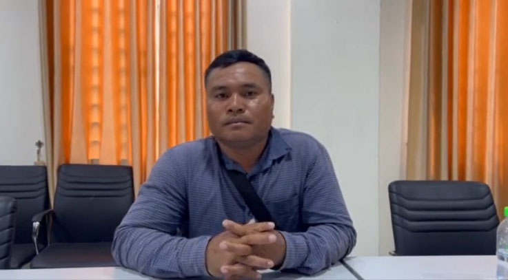 គាត់ចេញមកបកស្រាយថា ភ្ញៀវពេញចិត្តអោយគាត់ទេ! ចំណតឡាន១៥០០០រៀល ហ្នឹងគឺភ្ញៀវព្រមព្រៀង, ហើយមិនពាក់ព័ន្ធនឹងសាលាខណ្ឌដូនពេញនិងមន្ទីរពេទ្យអង្គឌួង, គាត់បកស្រាយអញ្ចឹង សមអត់? បងប្អូន