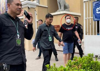 ចៅ​កែ​នាំ​ស្រា​បៀរ​ពី​ក្រៅប្រទេស​មក​លក់និង​ចែកចាយ​ក្នុងទីផ្សារ​ស្រុកខ្មែរល្បីឈ្មោះម្នាក់ ធ្លាក់ខ្លួនត្រូវសមត្ថកិច្ចចាប់ខ្លួនបញ្ជូនឡើងតុលាការ ក្រោយជនរងគ្រោះប្តឹង