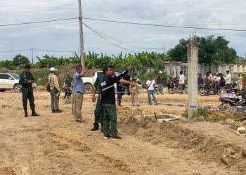 មានការភ្ញាក់ផ្អើលជាខ្លាំងមានករណីឃាតកម្មសម្លាប់ស្រ្តីម្នាក់យកសពរុំកន្ទេល កប់ក្នុងដីមួយកន្លែងនៅស្រុកកណ្តាលស្ទឹង (មើលរូបភាពជនរងគ្រោះច្បាស់)