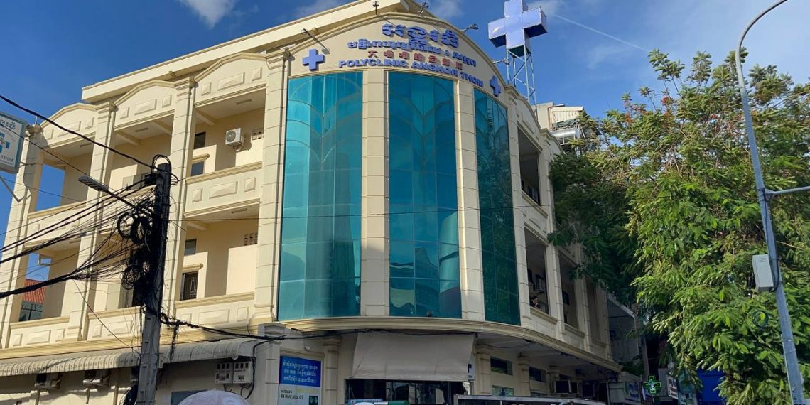 ស្រ្តីទើបសម្រាលកូន ទាមទារមន្ទីរពហុព្យាបាលនិងសម្ភពអង្គរធំ ដោះស្រាយបញ្ហាវះកាត់យកកូនបង្កឱ្យទារកមិនស្រួលហើយបញ្ចូនទារកទៅមន្ទីរពេទ្យកុមារជាតិបន្ត ដោយខ្វះបច្ចេកទេសដឹកតាមកង់បី គ្មានបំពាក់អុកស៊ីសែនត្រឹមត្រូវឡើយ