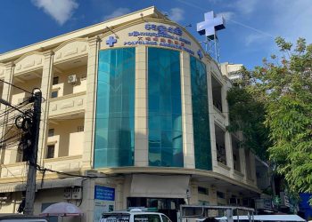 ស្រ្តីទើបសម្រាលកូន ទាមទារមន្ទីរពហុព្យាបាលនិងសម្ភពអង្គរធំ ដោះស្រាយបញ្ហាវះកាត់យកកូនបង្កឱ្យទារកមិនស្រួលហើយបញ្ចូនទារកទៅមន្ទីរពេទ្យកុមារជាតិបន្ត ដោយខ្វះបច្ចេកទេសដឹកតាមកង់បី គ្មានបំពាក់អុកស៊ីសែនត្រឹមត្រូវឡើយ