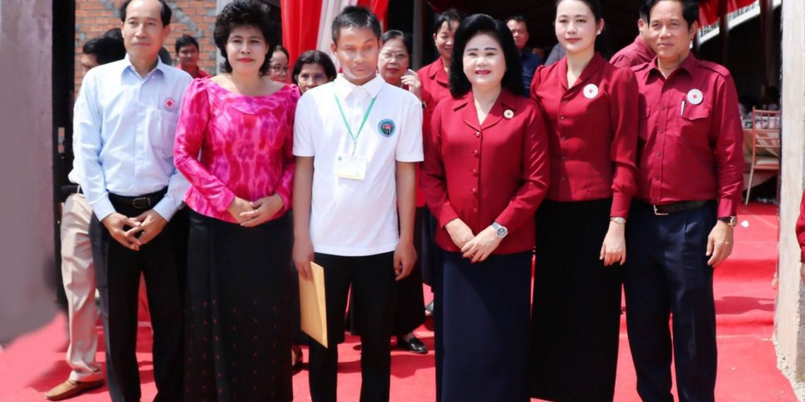 មកដឹងពីប្រវត្តិលោក ចាប តូ ជនមានពិការភាពភ្នែកមើលមិនឃើញ ត្រូវសម្តេច ហ៊ុន សែន នាយករដ្ឋមន្ត្រីទូលថ្វាយតែងតាំងជាអនុរដ្ឋលេខាធិការ