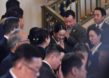 នាយករដ្ឋមន្រ្តីថៃ ផែថងថាន ស៊ីណាវ៉ាត់ត្រា ហៅ ឃ្អីង ត្រូវតុលាការធម្មនុញ្ញថៃ សម្រេចដកហូតតំណែងជាផ្លូវការហើយ